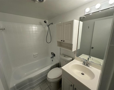 3200 Fairway Lane - Photo Thumbnail 10