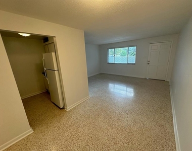 3200 Fairway Lane - Photo Thumbnail 4
