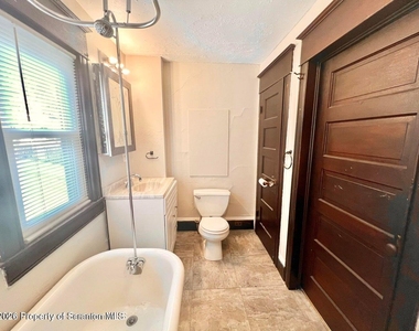 637 E Elm Street - Photo Thumbnail 4