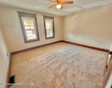 637 E Elm Street - Photo Thumbnail 6