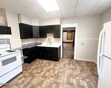 637 E Elm Street - Photo Thumbnail 1