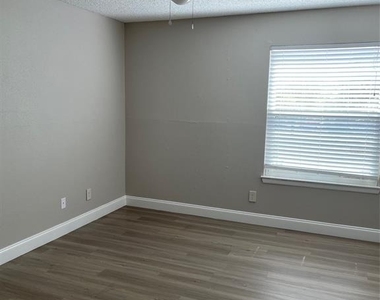 3764 Idlebrook Circle - Photo Thumbnail 16