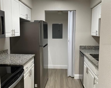 3764 Idlebrook Circle - Photo Thumbnail 11