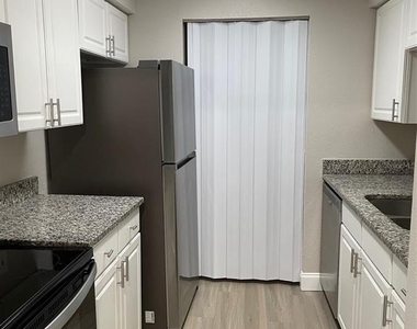 3764 Idlebrook Circle - Photo Thumbnail 10