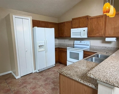 625 Remington Oak Drive - Photo Thumbnail 6