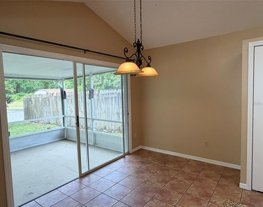 625 Remington Oak Drive - Photo Thumbnail 8