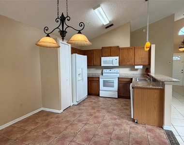 625 Remington Oak Drive - Photo Thumbnail 5
