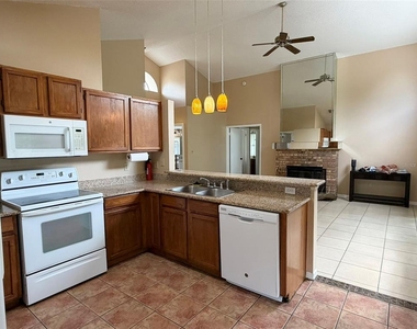 625 Remington Oak Drive - Photo Thumbnail 7