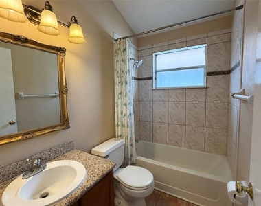 625 Remington Oak Drive - Photo Thumbnail 11