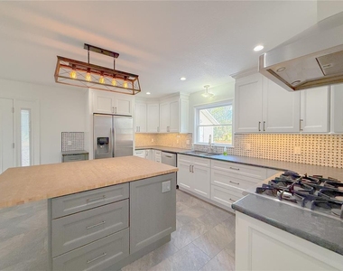 2827 Sanctuary Lane - Photo Thumbnail 16