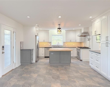2827 Sanctuary Lane - Photo Thumbnail 12