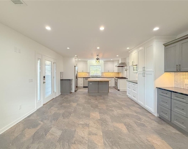 2827 Sanctuary Lane - Photo Thumbnail 13