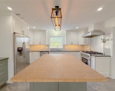 2827 Sanctuary Lane - Photo Thumbnail 14