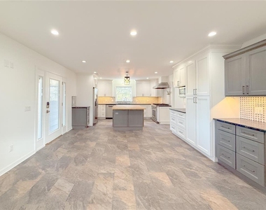 2827 Sanctuary Lane - Photo Thumbnail 11