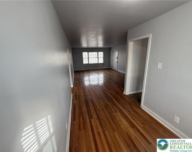 10 N 17th - Photo Thumbnail 3