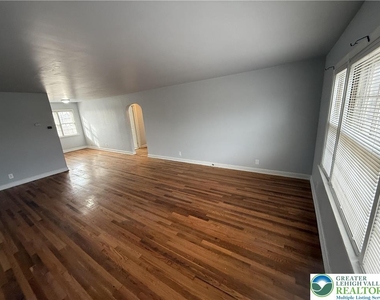 10 N 17th - Photo Thumbnail 4