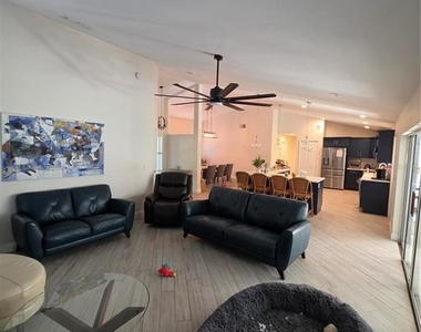 10158 Brandon Circle - Photo Thumbnail 4