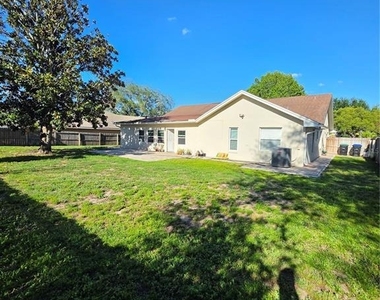 10158 Brandon Circle - Photo Thumbnail 24