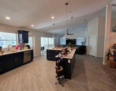 10158 Brandon Circle - Photo Thumbnail 6