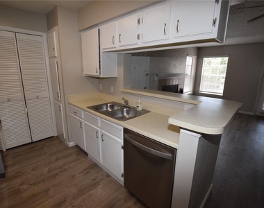 5533 Chrishire Way - Photo Thumbnail 4