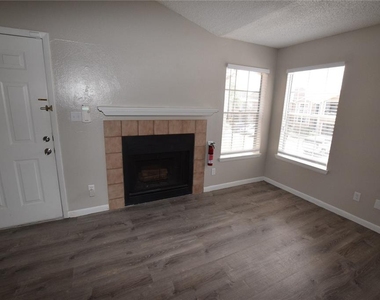 5533 Chrishire Way - Photo Thumbnail 6