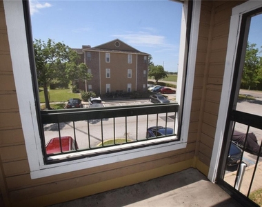 5533 Chrishire Way - Photo Thumbnail 2