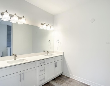 14210 Luxo Avenue - Photo Thumbnail 9