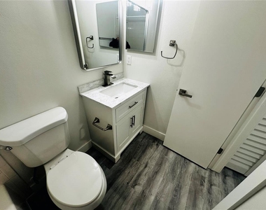 3005 Wainwright Court - Photo Thumbnail 9
