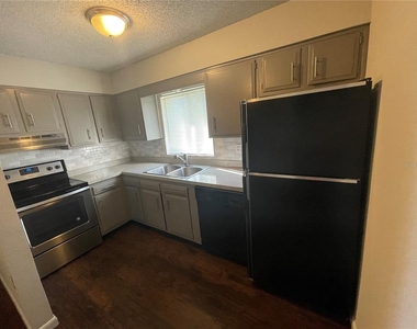 525 Conway Road - Photo Thumbnail 3