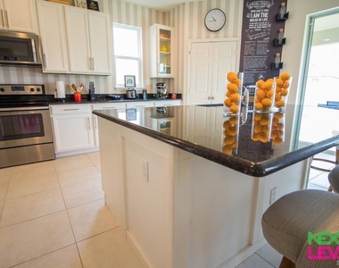 3809 Mt Vernon Way - Photo Thumbnail 7