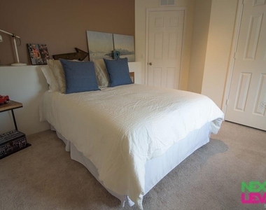 3809 Mt Vernon Way - Photo Thumbnail 12