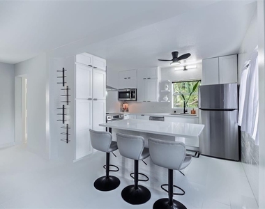 1427 Asher Lane - Photo Thumbnail 6