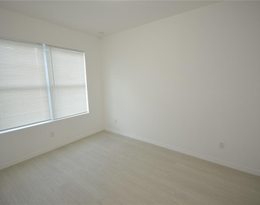 3306 Bassie Court - Photo Thumbnail 5