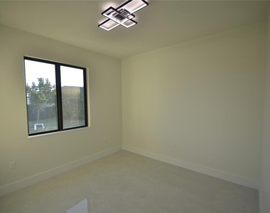 2416 Diplomat Parkway W - Photo Thumbnail 10