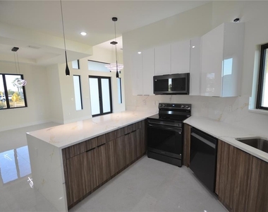 2416 Diplomat Parkway W - Photo Thumbnail 16