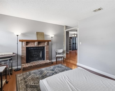 7832 Barberry Drive - Photo Thumbnail 8