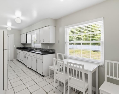 7832 Barberry Drive - Photo Thumbnail 4