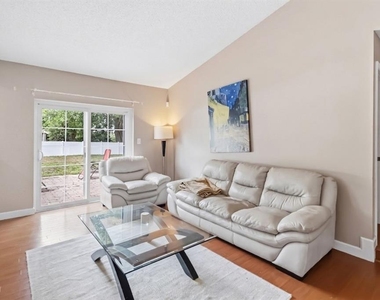 7832 Barberry Drive - Photo Thumbnail 2