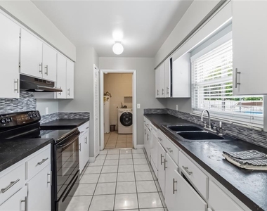 7832 Barberry Drive - Photo Thumbnail 5