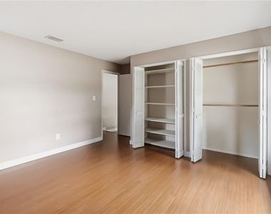 7832 Barberry Drive - Photo Thumbnail 10
