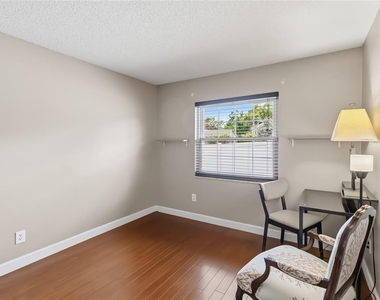 7832 Barberry Drive - Photo Thumbnail 13