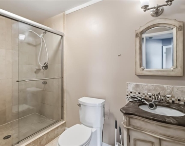 7832 Barberry Drive - Photo Thumbnail 14