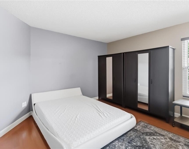 7832 Barberry Drive - Photo Thumbnail 7