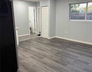 500 Montana Avenue - Photo Thumbnail 15