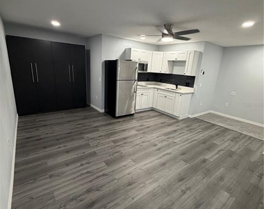 500 Montana Avenue - Photo Thumbnail 13