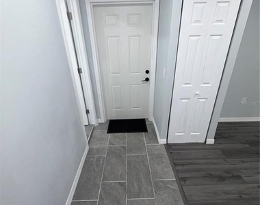 500 Montana Avenue - Photo Thumbnail 8