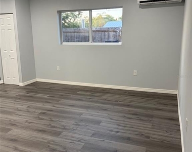 500 Montana Avenue - Photo Thumbnail 17