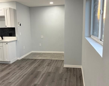 500 Montana Avenue - Photo Thumbnail 18
