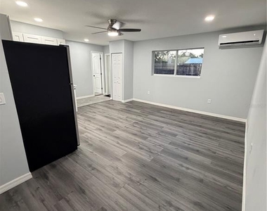500 Montana Avenue - Photo Thumbnail 12