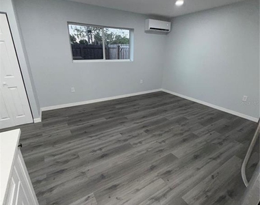500 Montana Avenue - Photo Thumbnail 10